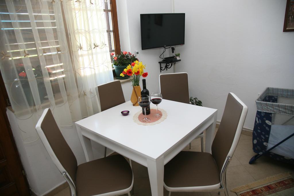 Apartments Oasis Tivat Bagian luar foto