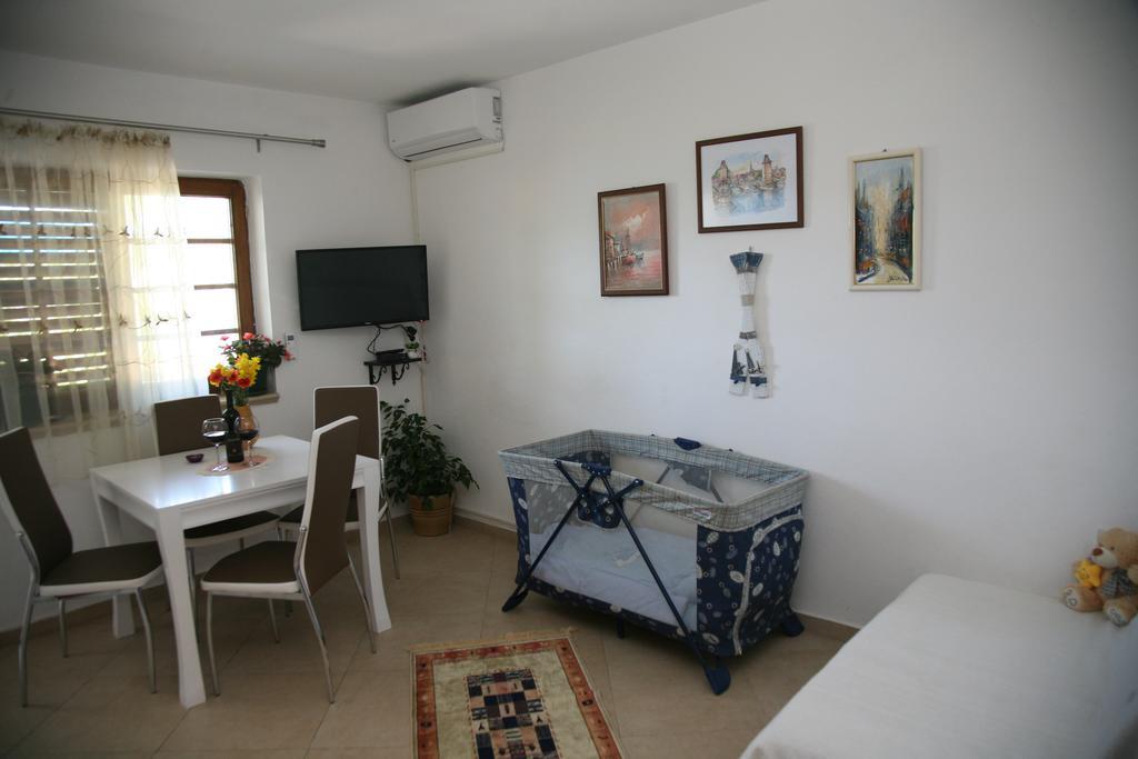 Apartments Oasis Tivat Bagian luar foto