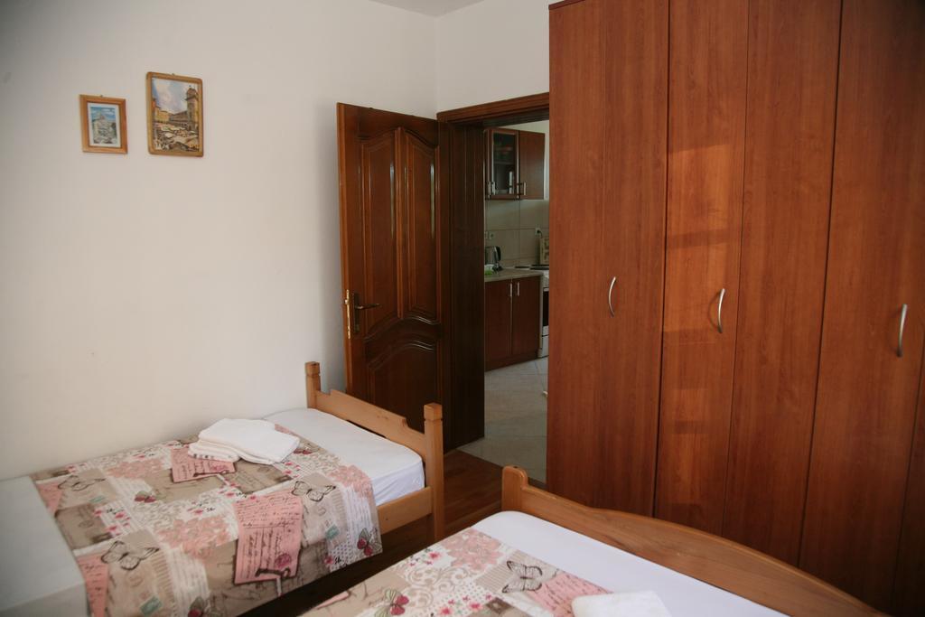 Apartments Oasis Tivat Bagian luar foto