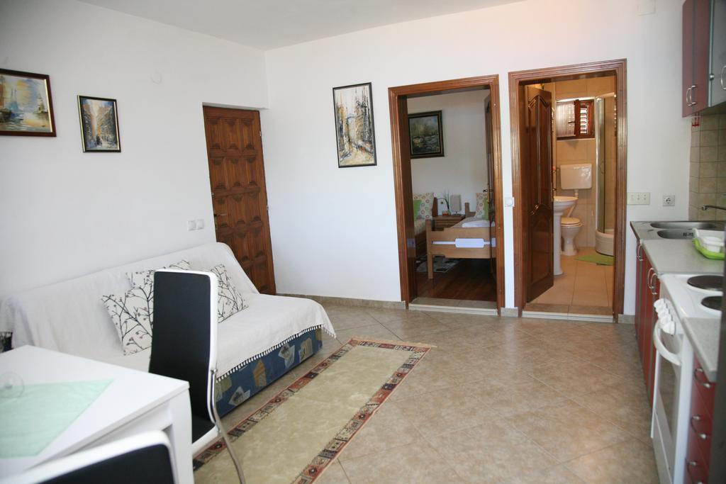 Apartments Oasis Tivat Bagian luar foto