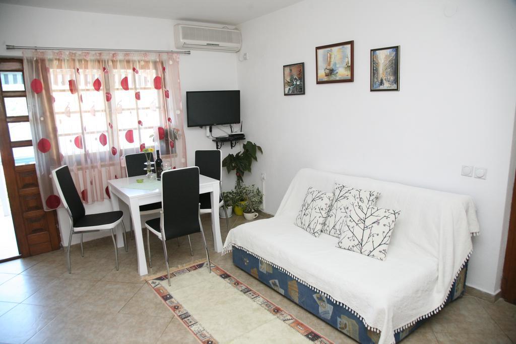 Apartments Oasis Tivat Bagian luar foto